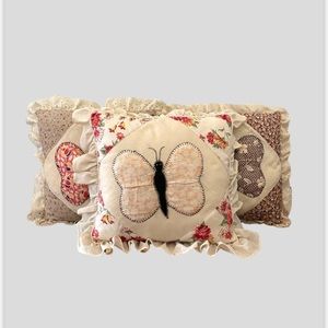 VINTAGE 🦋 Handmade pillows